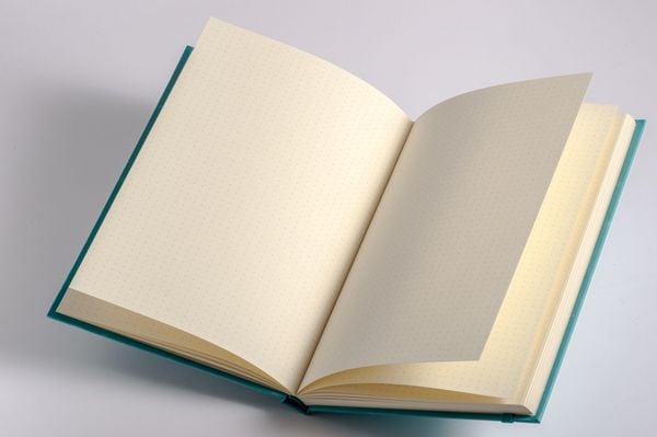 Produktbild: Anaconda Notizbuch/Notebook/Blank Book, punktiert, textiles Gummiband, gr&uuml;n, Hardcover (A5), 120g/m&sup2; Papier