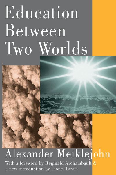 Produktbild: Education Between Two Worlds