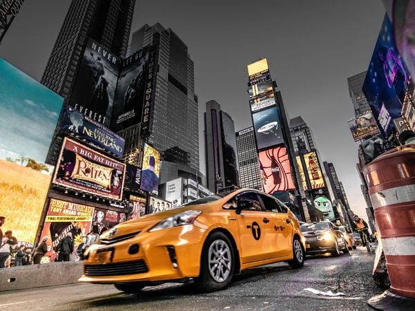 Produktbild: CALVENDO Puzzle Yellow Taxi am Times Square - Ein Motiv aus dem Kalender New York City - Color Glam Edition I | 1000 Teile Lege-Gr&ouml;&szlig;e 64x48cm Foto-Puz