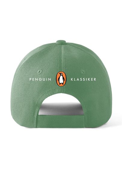 Produktbild: Salbeigr&uuml;ne Penguin Klassiker Cap mit lila gestickter Schrift. &raquo;Ich bin ein Tr&auml;umer&laquo; Fjodor Dostojewski