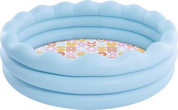 Produktbild: Der hellblaue Intex &bdquo;Wavy Edge Pool&ldquo; mit gewelltem Rand und Retro-Bodenmuster bietet erfrischenden Badespa&szlig; und stilvolle Akzente f&uuml;r Kinder ab