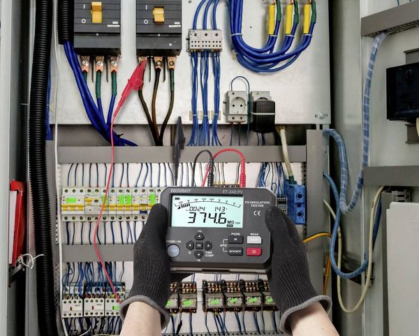 Produktbild: VOLTCRAFT ET-240 PV Isolationsmessger&auml;t 125 V, 250 V, 500 V, 1000V 4000 MΩ