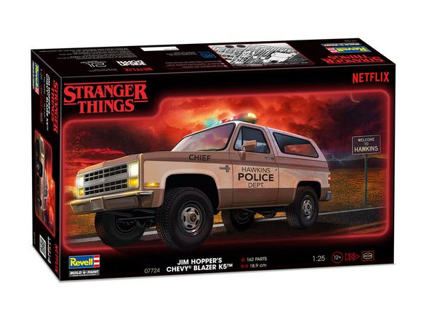 Produktbild: Revell 07724 Stranger Things Jim Hopper&acute;s Chevy&reg; Blazer K5&trade; Automodell Bausatz 1:25