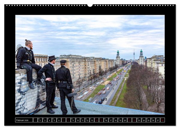 Produktbild: Schornsteinfeger &uuml;ber Berlin - Die Gl&uuml;cksbringer auf den D&auml;chern der Hauptstadt (hochwertiger Premium Wandkalender 2026 DIN A2 quer), Kunstdruck in Hochglanz