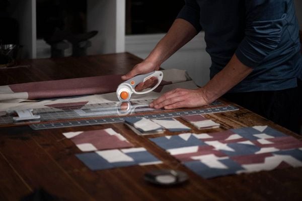 Produktbild: Fiskars Titanium Rollmesser mit Komfortgriff, Klingendurchmesser 45 mm