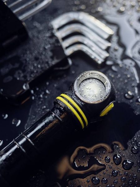 Produktbild: ArmyTek Elf C1 neutralwei&szlig; LED Taschenlampe akkubetrieben 1100lm 65g