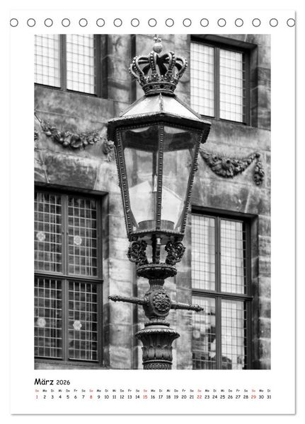 Produktbild: Stra&szlig;enlaternen Monochrom (Tischkalender 2026 DIN A5 hoch), CALVENDO Monatskalender