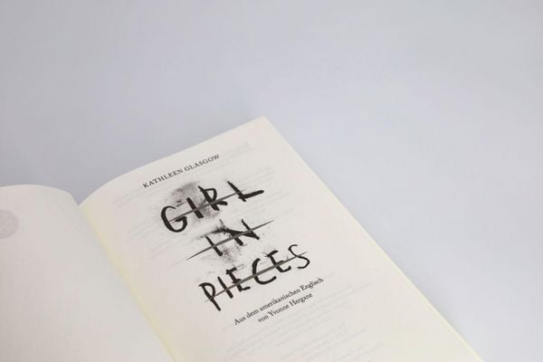 Produktbild: Girl in Pieces