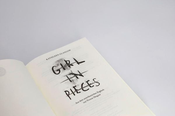 Produktbild: Girl in Pieces