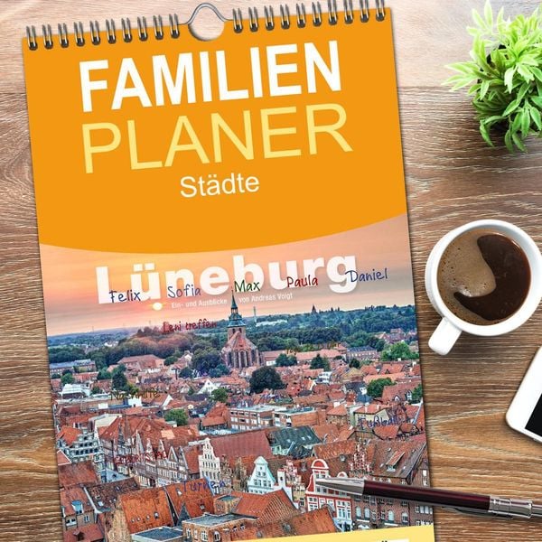 Produktbild: Familienplaner 2026 - L&Uuml;NEBURG Ein- und Ausblicke von Andreas Voigt mit 5 Spalten (Wandkalender, 21 x 45 cm) CALVENDO