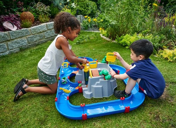 Produktbild: AquaPlay - Wasserbahn Set Bergsee - 42-teiliges Spieleset mit Bergsee, Wasserfall und geheimer H&ouml;hle, Wasserspielspa&szlig; inkl. 3 Tierfiguren, 2 Booten, ab 3 Jahren