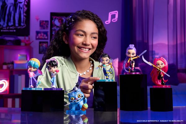 Produktbild: KPop DH Collectible Figures Wave 1 im Thekendisplay
