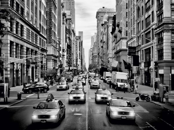 Produktbild: CALVENDO Puzzle NYC 5th Avenue Monochrom | 1000 Teile Lege-Gr&ouml;&szlig;e 64x48cm Foto-Puzzle f&uuml;r gl&uuml;ckliche Stunden