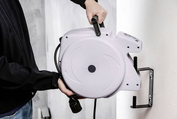 Produktbild: AS Schwabe 12611 Wandkabeltrommel 15m Schwarz Schutzkontakt-Winkelstecker, Frankreich-Stecker