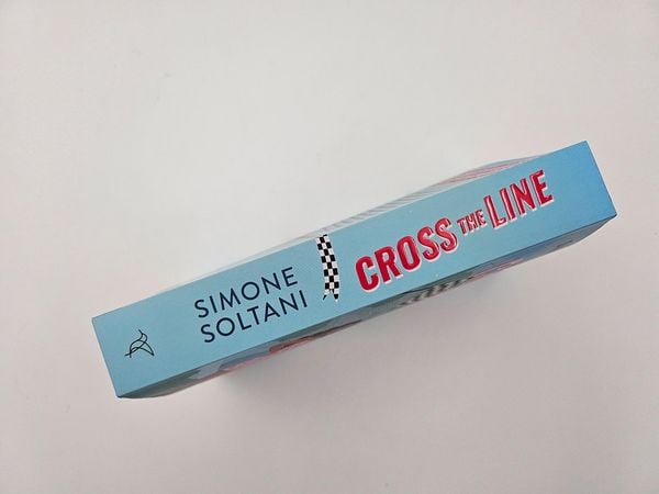 Produktbild: Cross the Line &ndash; Auf der Rennstrecke k&auml;mpft er um den Sieg, im Leben um ihr Herz