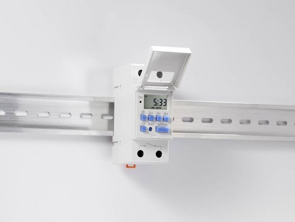 Produktbild: TRU COMPONENTS TRU-DTS-AHC17-30A Zeitschaltuhr f&uuml;r Hutschiene Betriebsspannung: 230 V/AC 1 Wechsler 30 A 250 V/AC Wochenprogramm