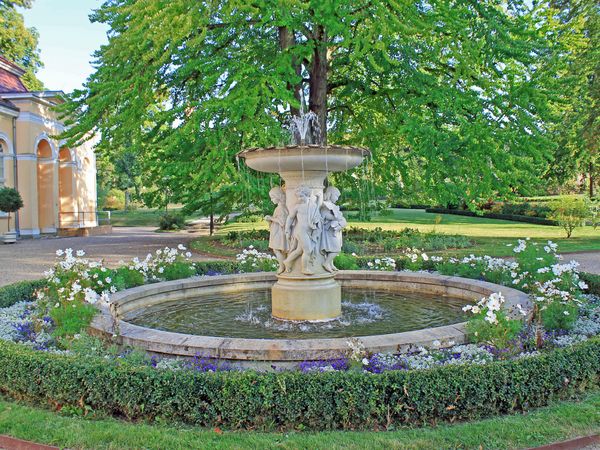 Produktbild: CALVENDO Puzzle Vertr&auml;umter Kinderbrunnen von Neustrelitz | 1000 Teile Lege-Gr&ouml;&szlig;e 64x48cm Foto-Puzzle f&uuml;r gl&uuml;ckliche Stunden