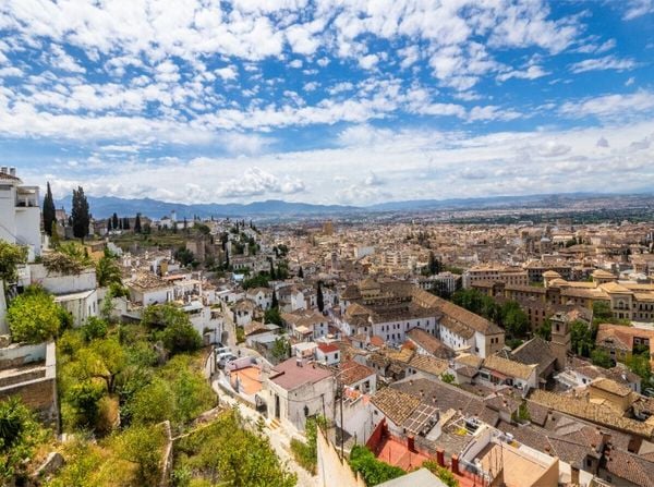 Produktbild: CALVENDO Puzzle Der Blick auf die Altstadt Granada | 2000 Teile Lege-Gr&ouml;&szlig;e 90x67cm Foto-Puzzle f&uuml;r gl&uuml;ckliche Stunden