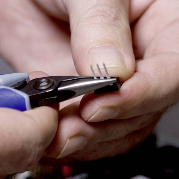 Produktbild: Knipex 34 22 130 Elektrotechnik und Feinwerktechnik Flachrundzange Gerade Chrom-Vanadium Kugellagerstahl 135 mm