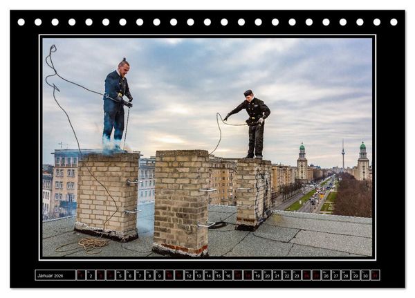Produktbild: Schornsteinfeger &uuml;ber Berlin - Gl&uuml;cksblicke (Tischkalender 2026 DIN A5 quer), CALVENDO Monatskalender
