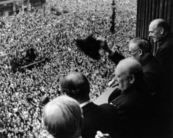 Produktbild: Kriegstageb&uuml;cher 1943-1945 - Metal-Pack [3 DVDs] (+ Bonus-DVD)