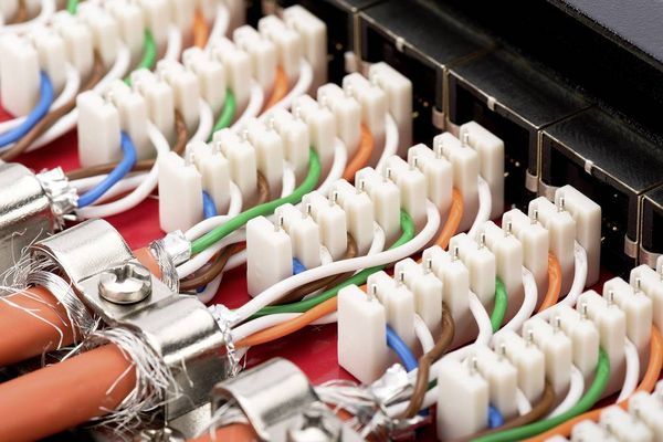 Produktbild: Digitus DN-91612SD-EA 12 Port Netzwerk-Patchbox CAT 6a 1 HE Schwarz (RAL 9005) Best&uuml;ckt