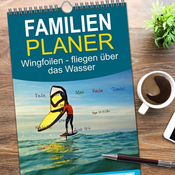 Produktbild: Familienplaner 2026 - Wingfoilen - fliegen &uuml;ber das Wasser mit 5 Spalten (Wandkalender, 21 x 45 cm) CALVENDO