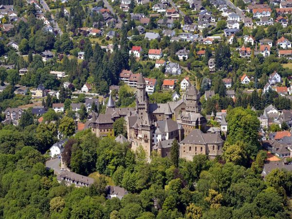 Produktbild: CALVENDO Puzzle Schlo&szlig; Braunfels | 1000 Teile Lege-Gr&ouml;&szlig;e 64x48cm Foto-Puzzle f&uuml;r gl&uuml;ckliche Stunden