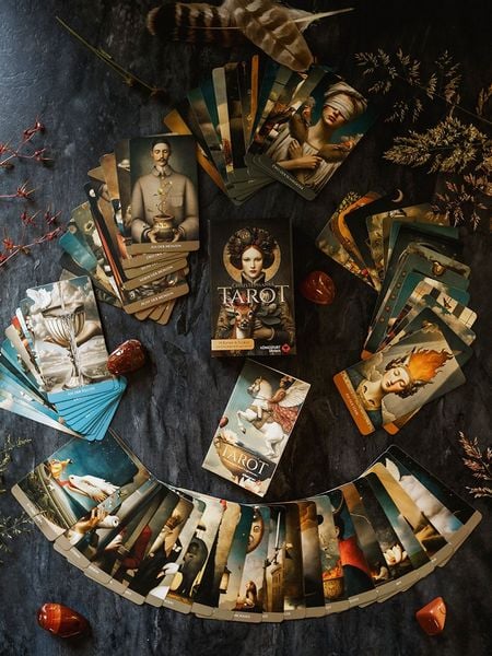 Produktbild: Christephania Tarot - 78 farbige Tarotkarten und ein 176-seitiges Booklet mit Deutungen und Legungen (nostalgisches, hochwertiges Tarotdeck)