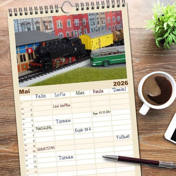 Produktbild: Familienplaner 2026 - Bahn-Nostalgie im Modell mit 5 Spalten (Wandkalender, 21 x 45 cm) CALVENDO