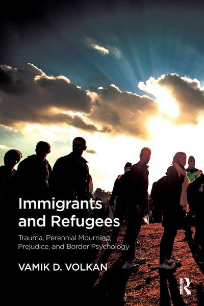 Produktbild: Immigrants and Refugees