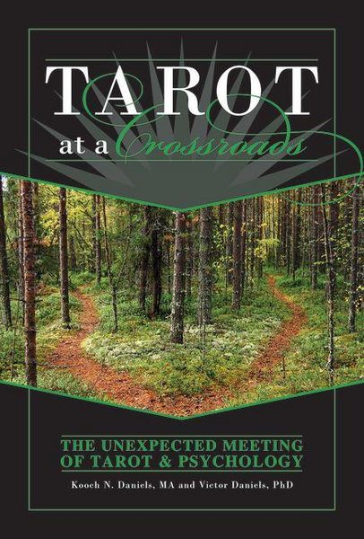Produktbild: Tarot at a Crossroads