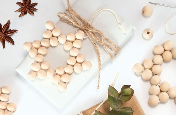 Produktbild: Folia Holzperlen Sterne Set NATURE, 161-teilig