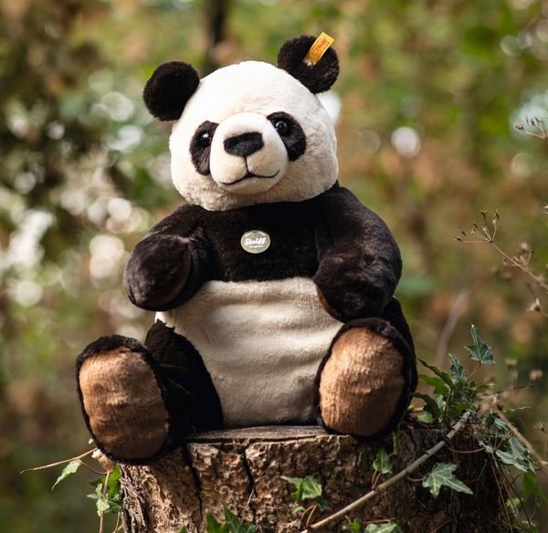 Produktbild: Steiff 067877 - Pandi Gro&szlig;er Panda, sitzend, Pl&uuml;sch, 40 cm