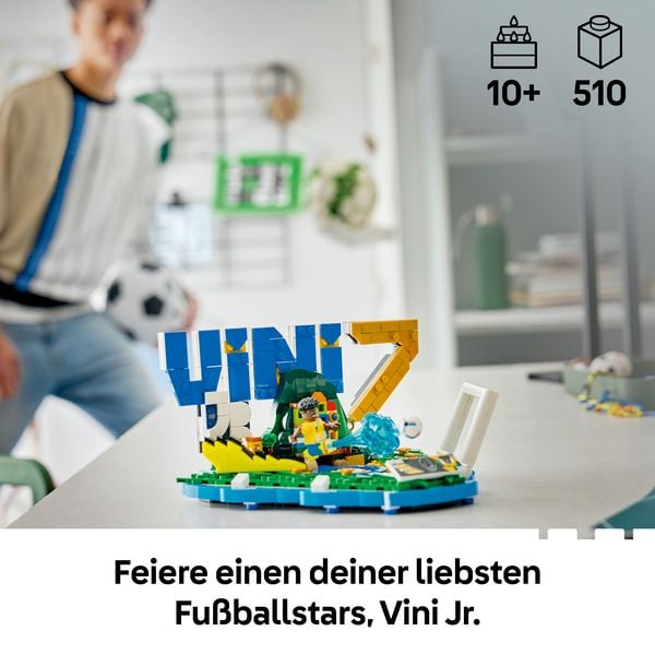Produktbild: LEGO Editions 43027 Vini Jr., Fu&szlig;ball-Highlights, Fu&szlig;ball-Deko; Bauset f&uuml;r Kinder