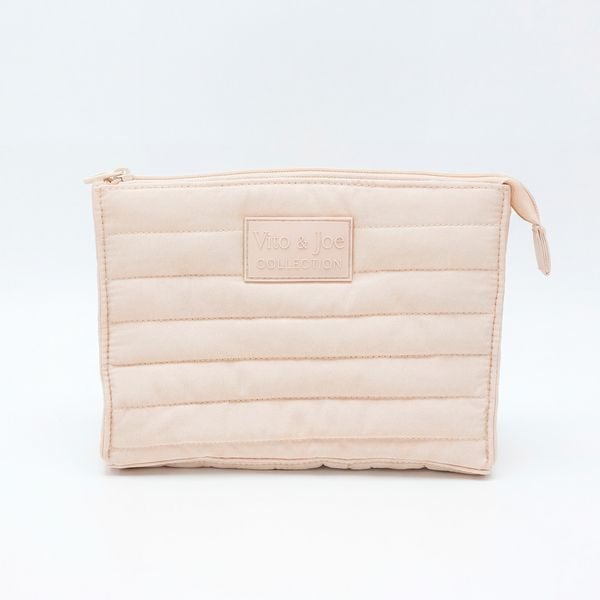 Produktbild: Kosmetiktasche gesteppt mit gummiertem Logo Aufn&auml;her (sand)
