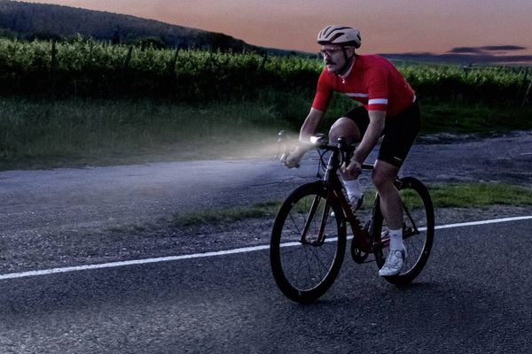 Sigma Fahrrad-Scheinwerfer AURA 80 LED akkubetrieben Schwarz