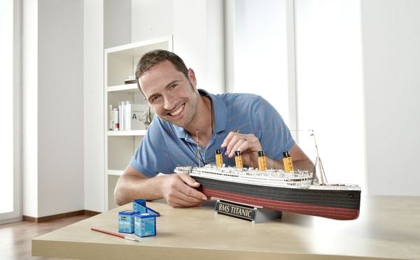 Produktbild: Revell Geschenkset: 100 Jahre Titanic, Ma&szlig;stab 1:400