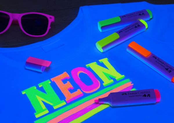 Produktbild: Faber-Castell Textilmarker neon 4er Set