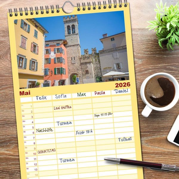 Produktbild: Familienplaner 2026 - Riva del Garda - Am Gardasee ganz im Norden mit 5 Spalten (Wandkalender, 21 x 45 cm) CALVENDO