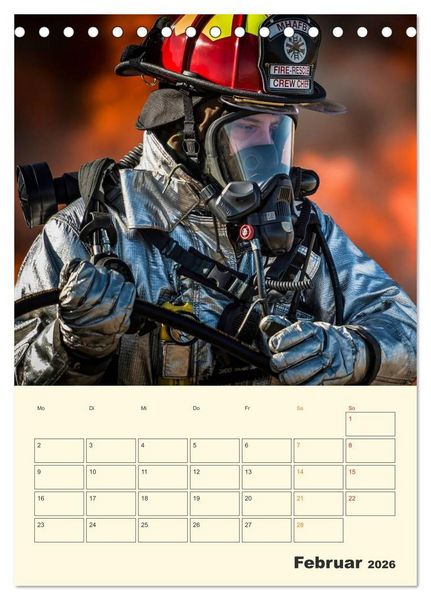 Produktbild: Feuerwehr - Warten auf den n&auml;chsten Einsatz (Tischkalender 2026 DIN A5 hoch), CALVENDO Monatskalender