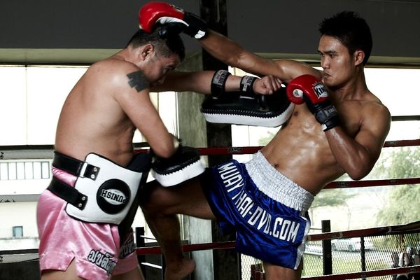 Produktbild: Muay Thai - Training with World Champions: Saiyok and Kem