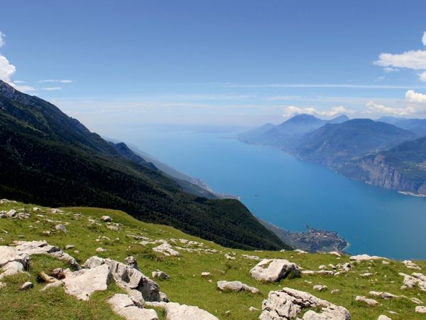 Produktbild: CALVENDO Puzzle Ein Motiv aus dem Kalender N&ouml;rdlicher Gardasee - Die Regionen um Limone und Malcesine | 1000 Teile Lege-Gr&ouml;&szlig;e 64x48cm Foto-Puzzle f&uuml;r gl&uuml;ckliche Stunden