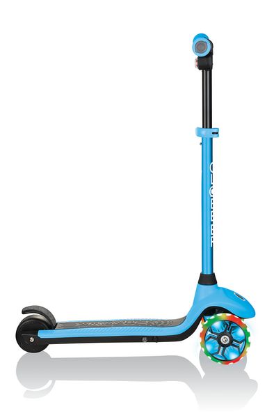 Produktbild: GLOBBER ONE K E-MOTION 4 PLUS hellblau, mit Leuchtrollen