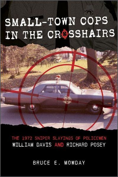 Produktbild: Small-Town Cops in the Crosshairs