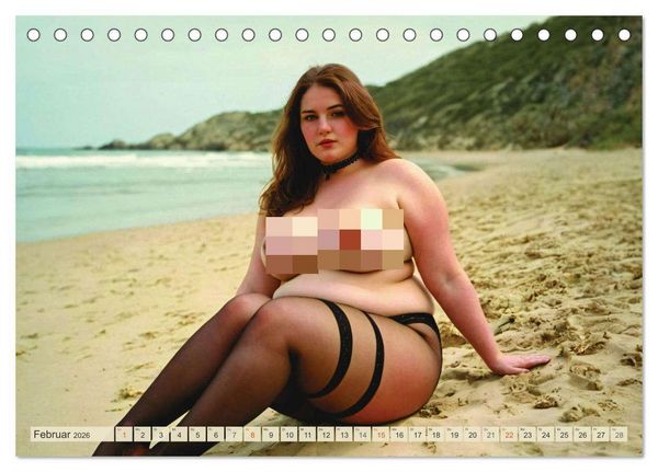 Produktbild: XXL Beach Girls Kalender - Kurvige Frauen am Strand (Tischkalender 2026 DIN A5 quer), CALVENDO Monatskalender