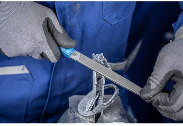Produktbild: PFERD TOOLS 11216306 Werkstattfeile Flachspitz Hieb 1 inkl. Ergonomie-Feilenheft f&uuml;r grobe Zerspanung & Schruppen L&auml;nge 300 mm 1 St.