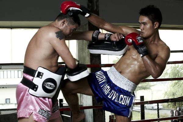 Produktbild: Muay Thai - Training with World Champions: Saiyok and Kem