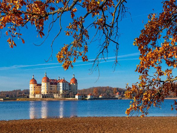 Produktbild: CALVENDO Puzzle Ein Motiv aus dem Kalender Moritzburg mit Schlossansichten | 1000 Teile Lege-Gr&ouml;&szlig;e 64x48cm Foto-Puzzle f&uuml;r gl&uuml;ckliche Stunden