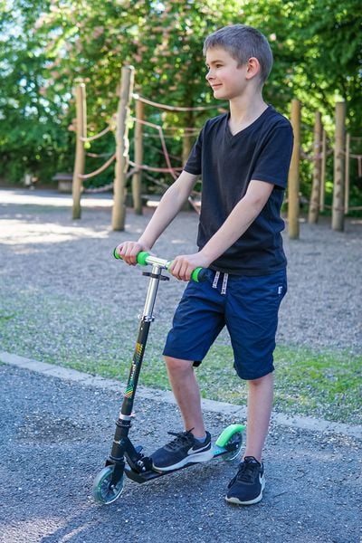 Produktbild: muuwmi Aluminium Scooter 125 mm schwarz-gr&uuml;n